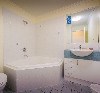 3 Bedroom Apartment: Bathroom with spa
