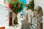 Enchanting alley of Fira